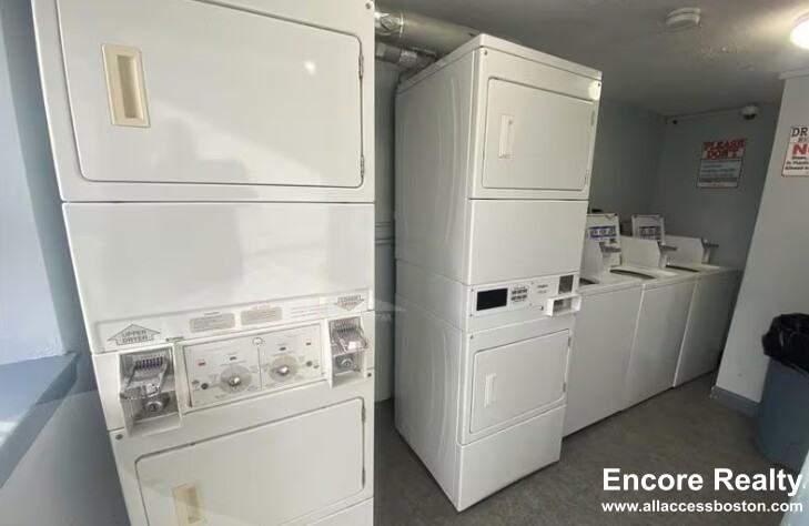 176 N Beacon St #1A - Photo 4 of 7