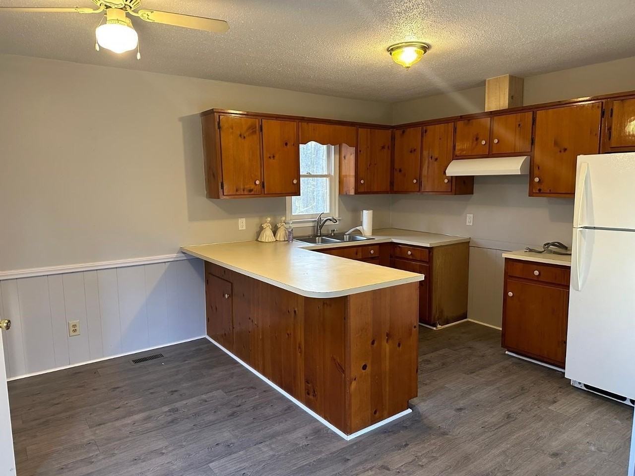 305 Leonard Meadow Rd - Photo 7 of 30