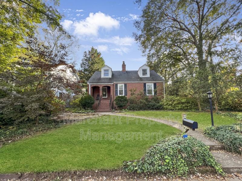 111 W Hillcrest Dr - Photo 3 of 22