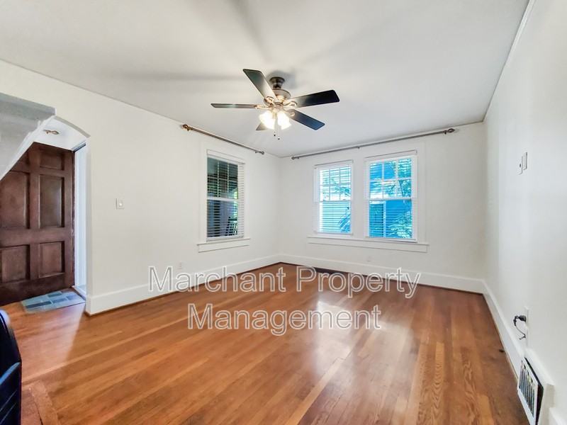111 W Hillcrest Dr - Photo 6 of 22