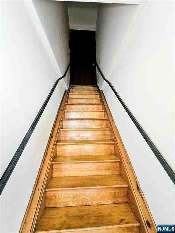 72 Front St - Photo 3 of 14