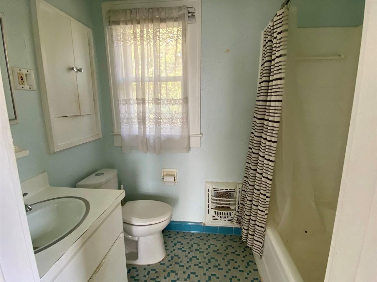 1513 Enfield Rd - Photo 6 of 10