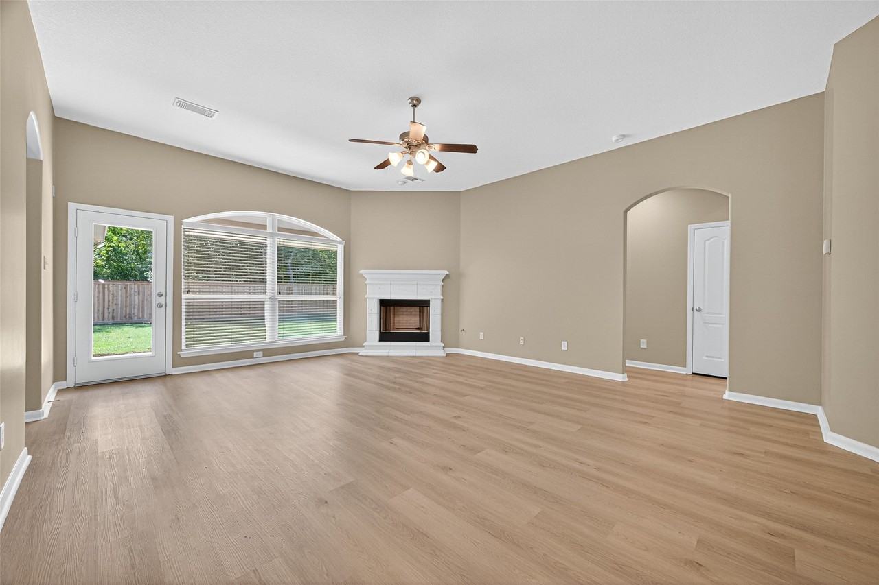 21511 Venture Park Dr - Photo 6 of 27