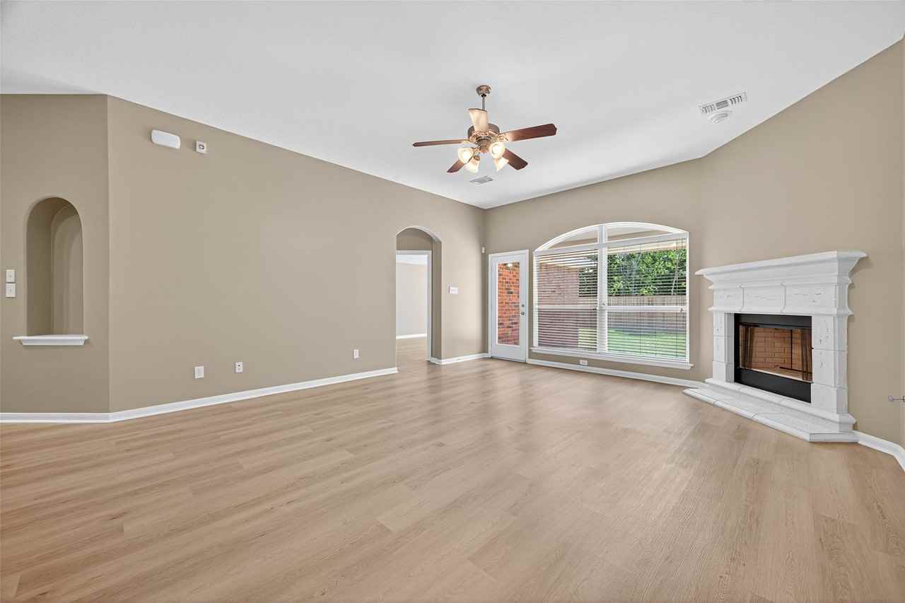 21511 Venture Park Dr - Photo 7 of 27