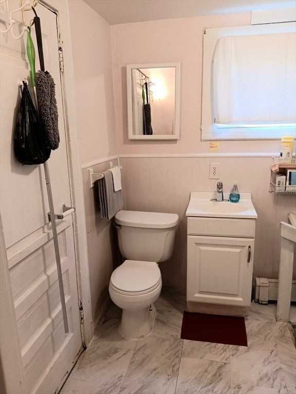 63 Arlington St - Photo 6 of 9