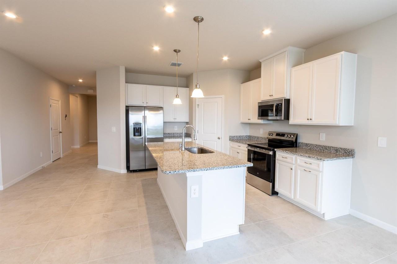 4389 Lago Cir - Photo 4 of 21