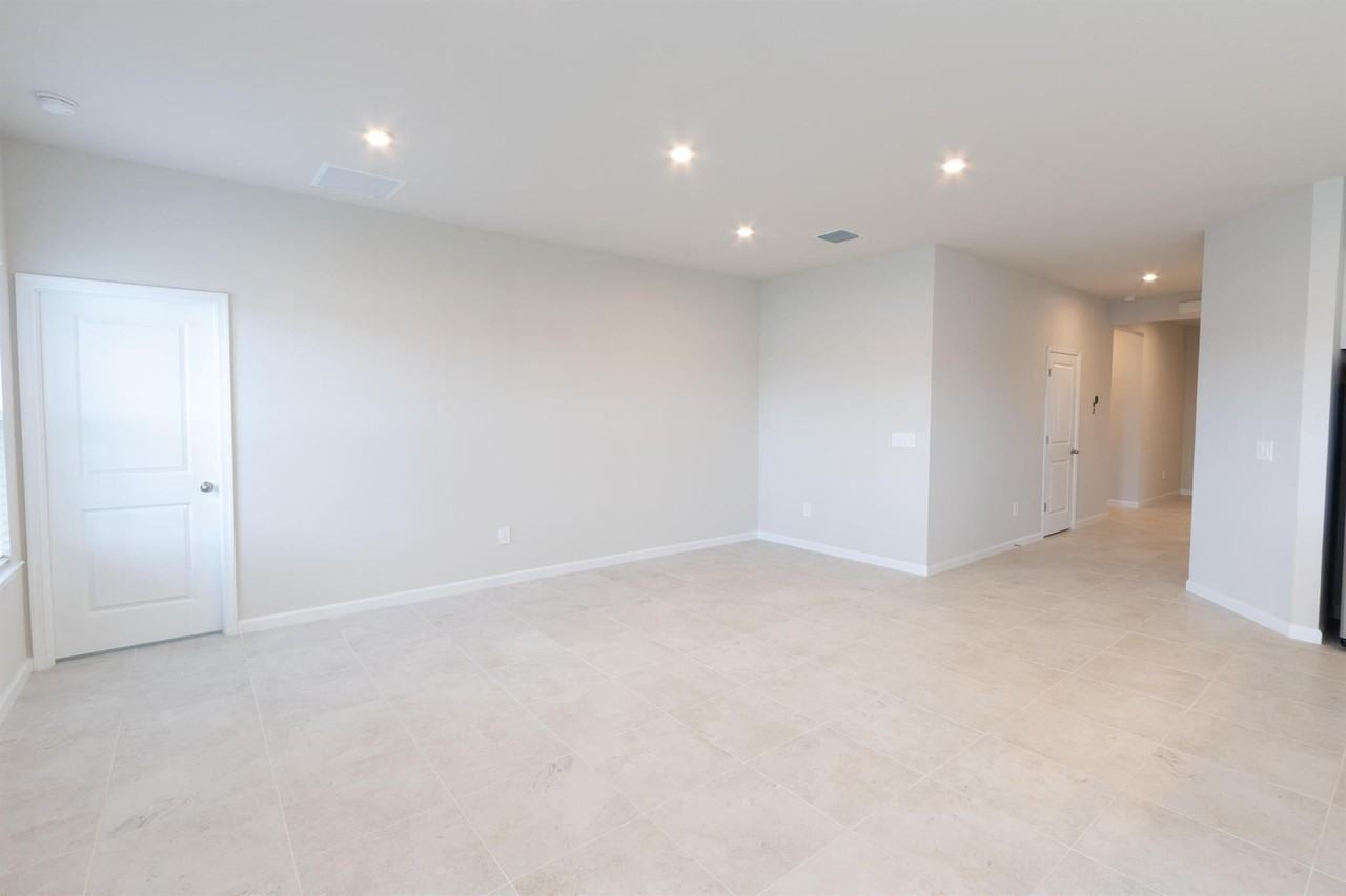 4389 Lago Cir - Photo 6 of 21