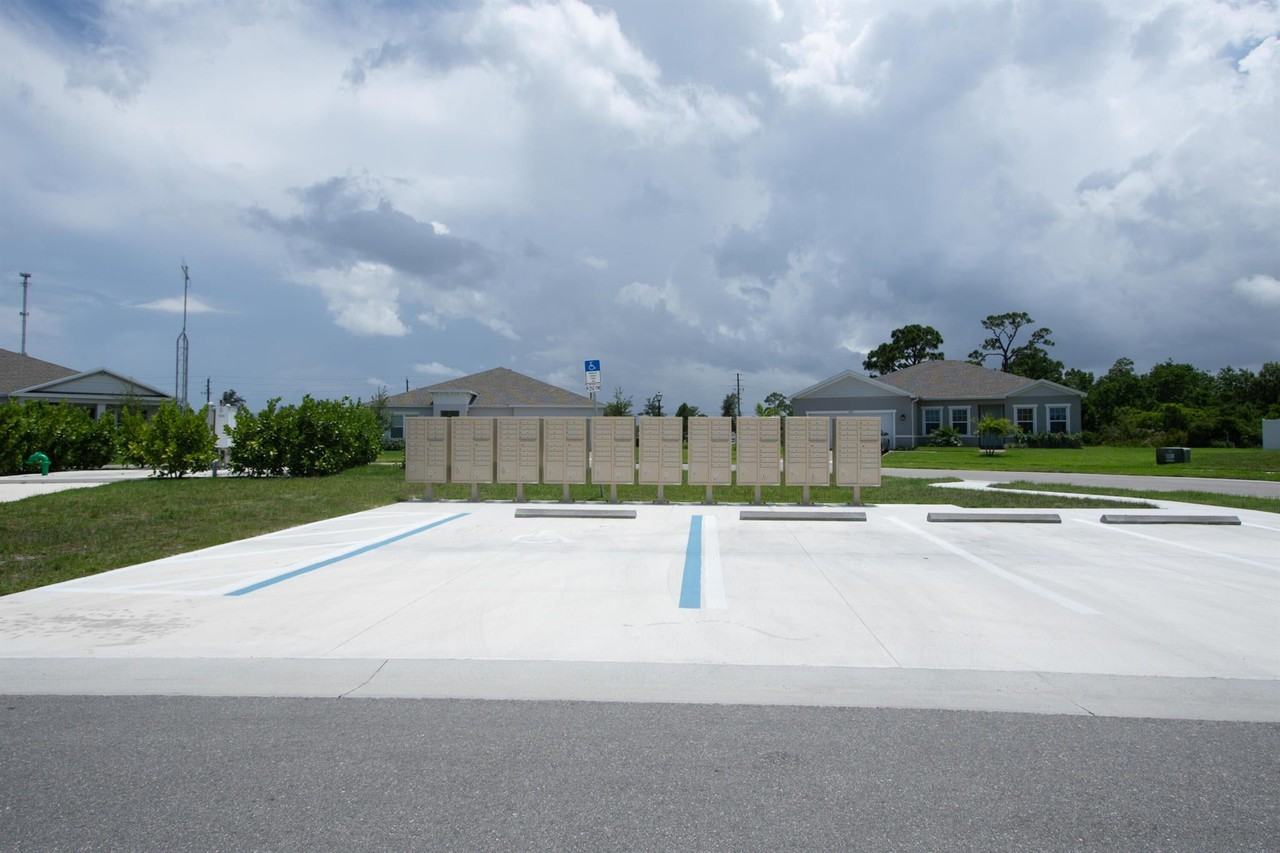 4389 Lago Cir - Photo 7 of 21