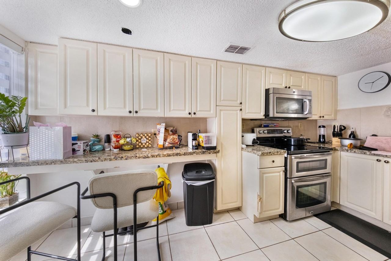 1178 Nw 123rd Pl - Photo 3 of 30