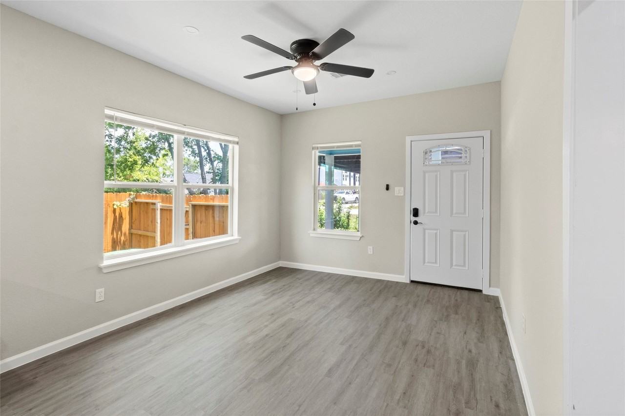 8402 Bassett St - Photo 4 of 23