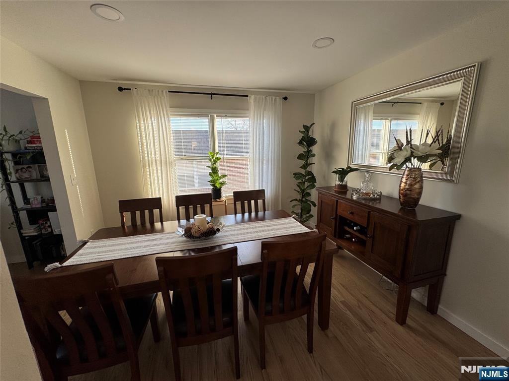 261 Schuyler Ave - Photo 3 of 10