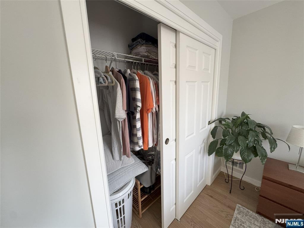 261 Schuyler Ave - Photo 7 of 10