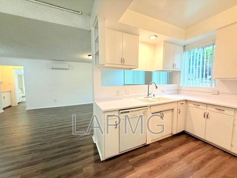 808 Princeton St #808E - Photo 7 of 16