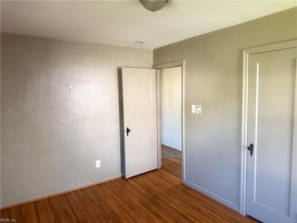 635 Newport News Ave - Photo 7 of 17