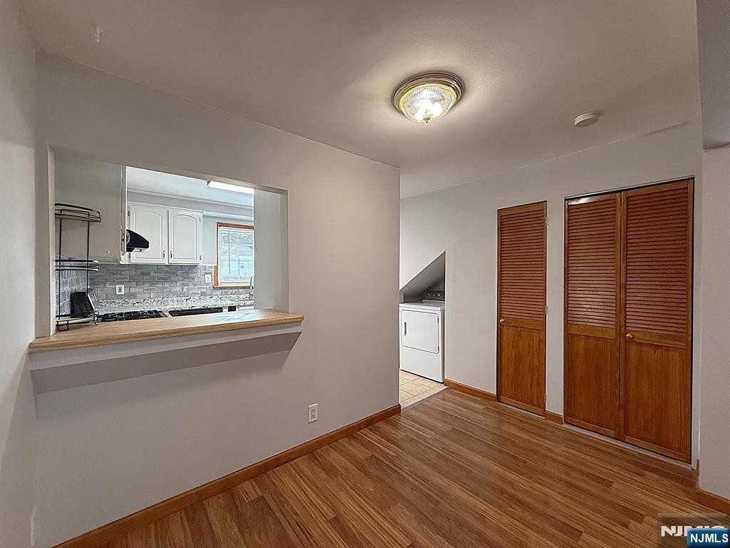 446 Post Ave ##2 - Photo 6 of 19