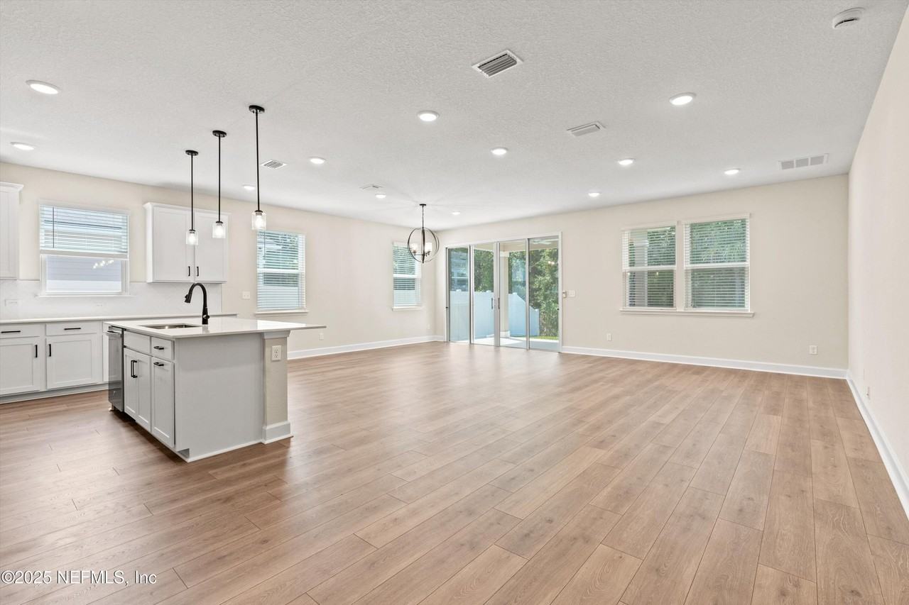 916 Lightsey Crossing Ln - Photo 5 of 33