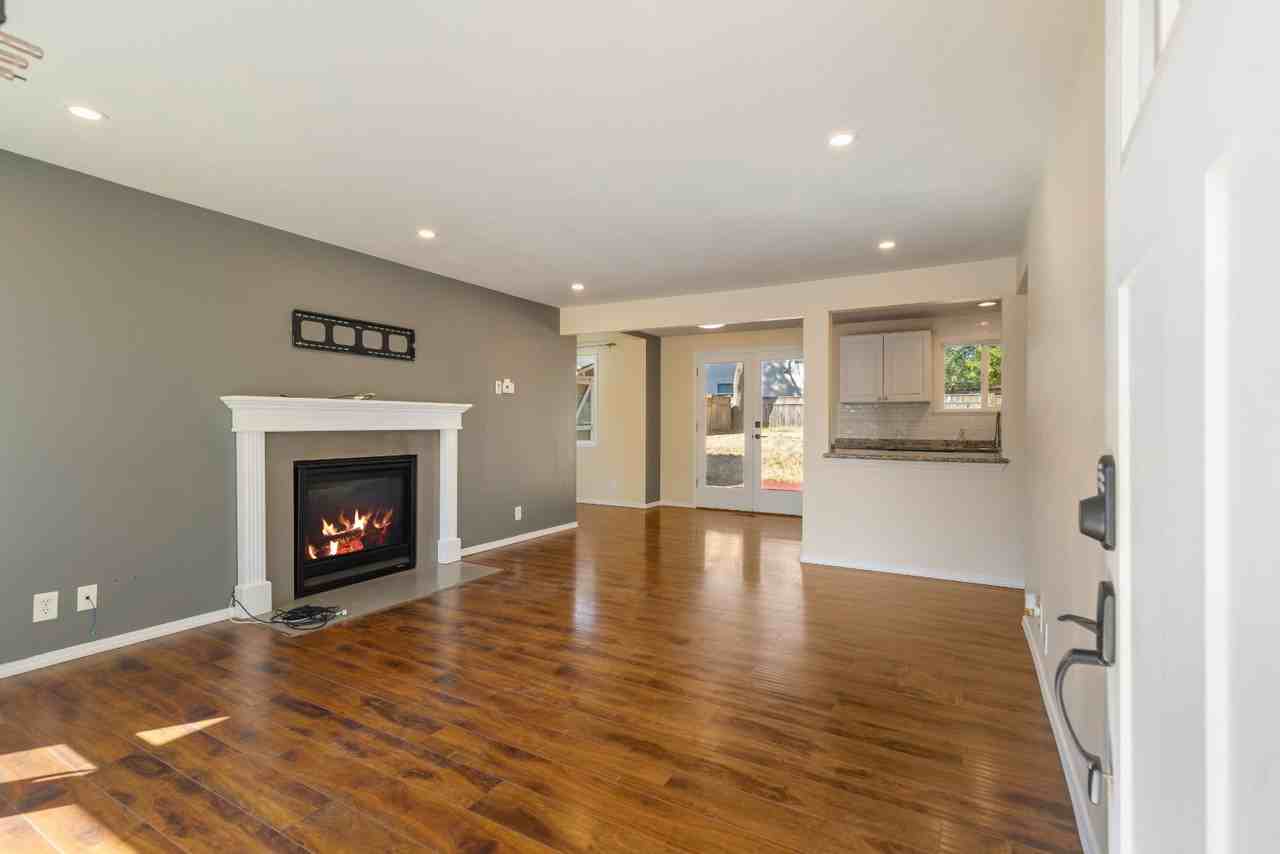 542 Ne 120th St - Photo 3 of 29