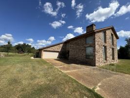 featured image of 833 W Pierson Dr