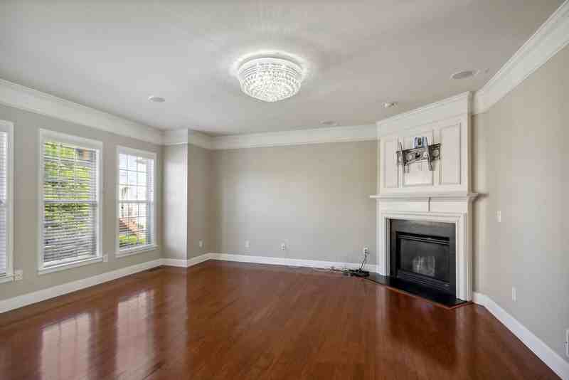 5037 Colchester Ct Se - Photo 2 of 25