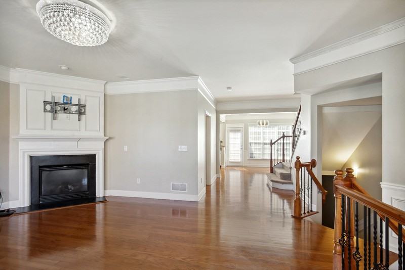 5037 Colchester Ct Se - Photo 5 of 25