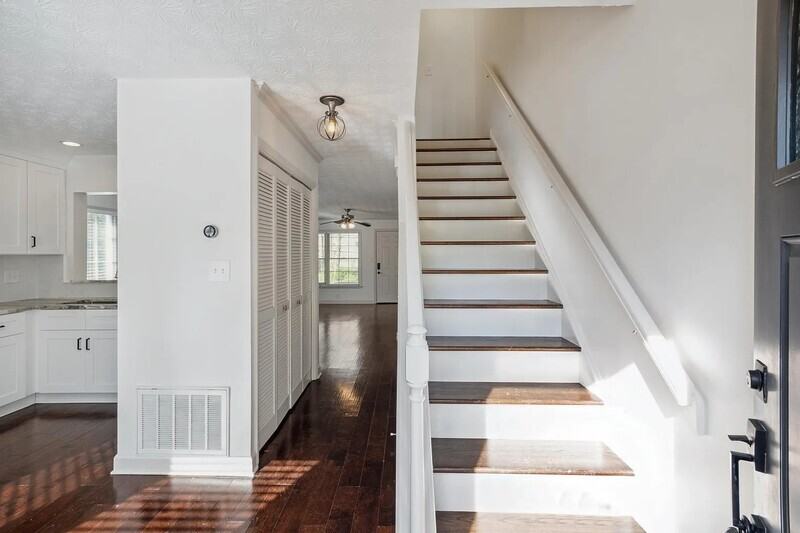 401 Defoors Lndg Nw - Photo 4 of 34