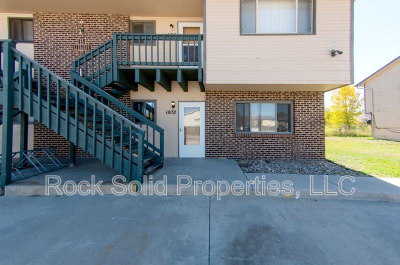 1833 Edgewater Ave - Photo 2 of 19
