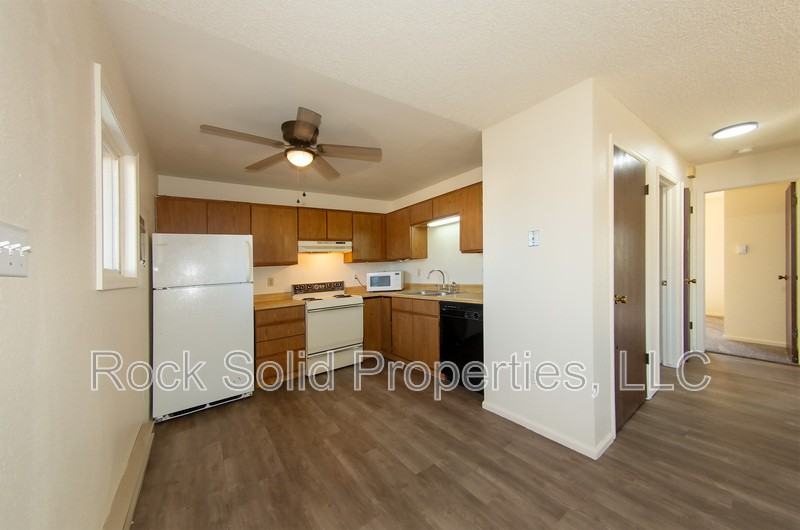 1833 Edgewater Ave - Photo 7 of 19