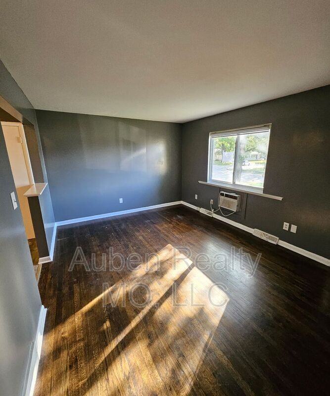 5247 Hadley St - Photo 5 of 21