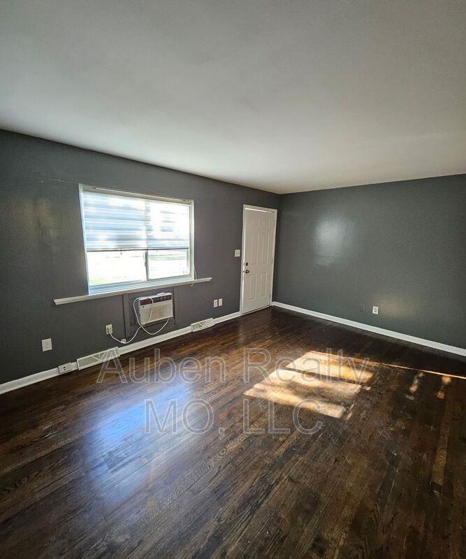 5247 Hadley St - Photo 6 of 21