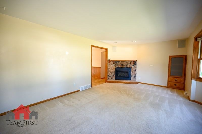 2401 S Walden Ave - Photo 2 of 39