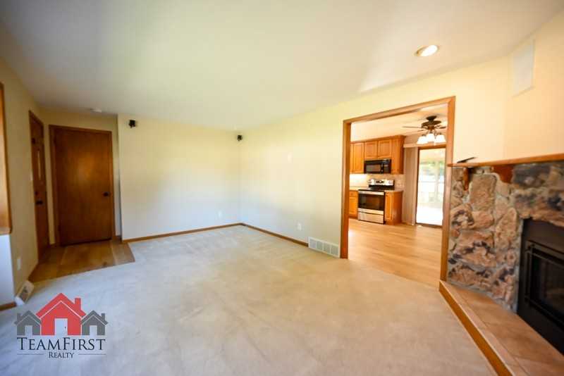 2401 S Walden Ave - Photo 3 of 39