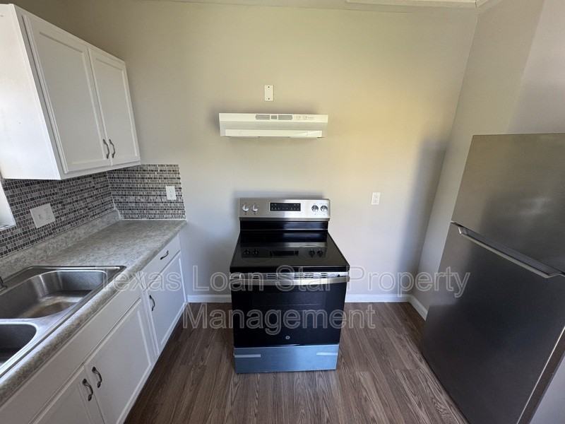 3231 Holman Street - Photo 7 of 11