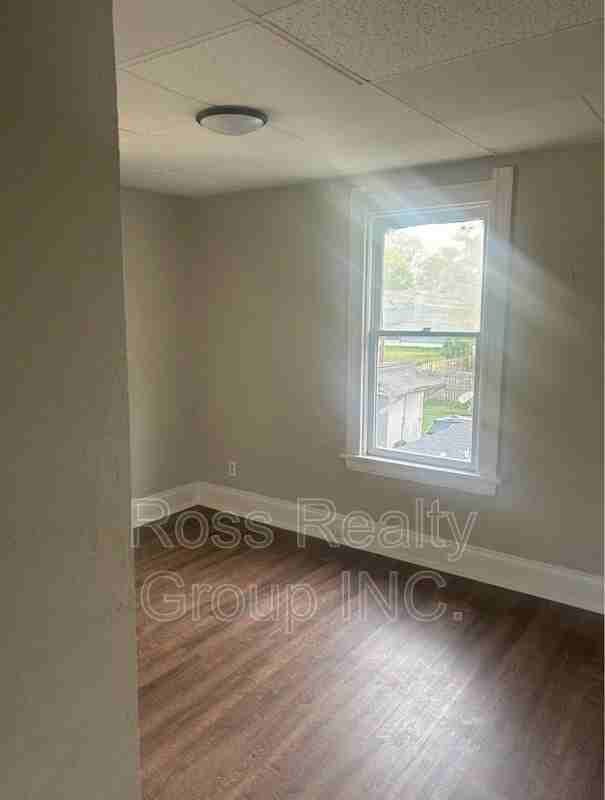 301 Eastern Ave - Photo 3 of 7