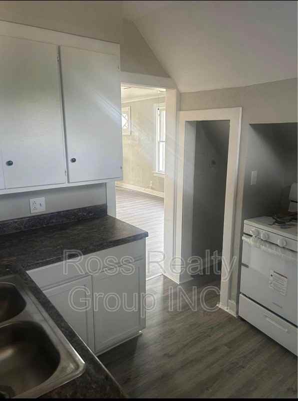 301 Eastern Ave - Photo 6 of 7