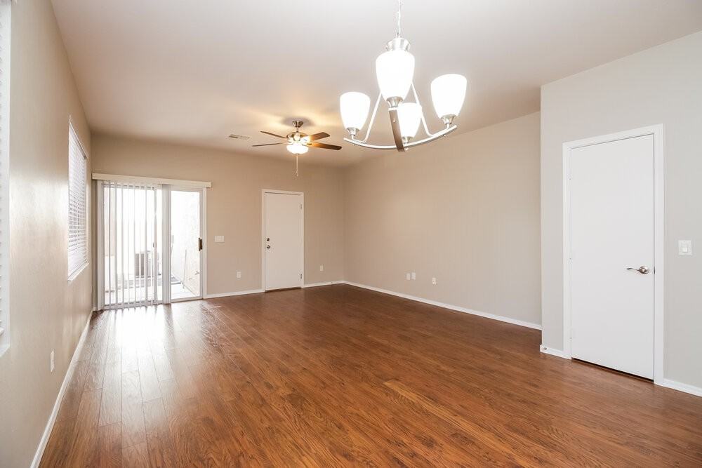 2215 S Barrington - Photo 6 of 16