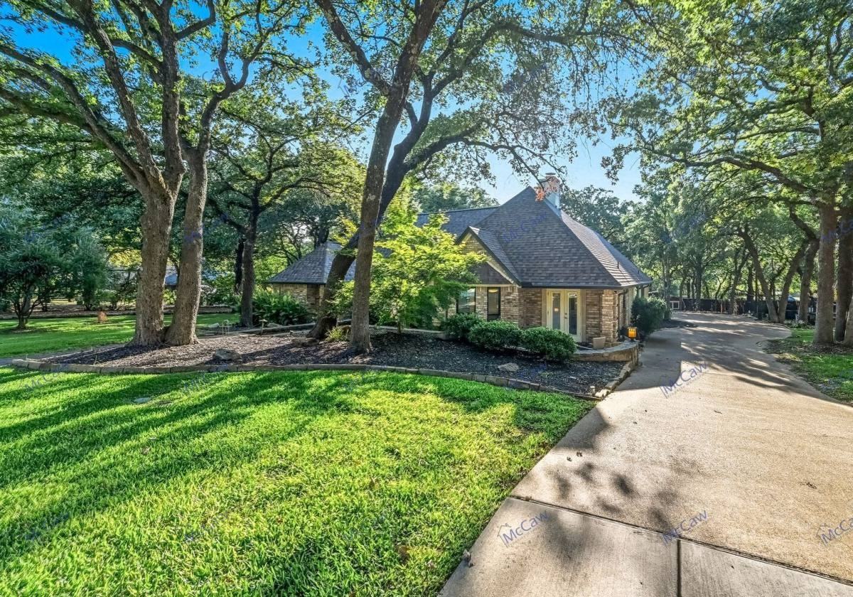 1520 Bellechase Dr - Photo 2 of 10