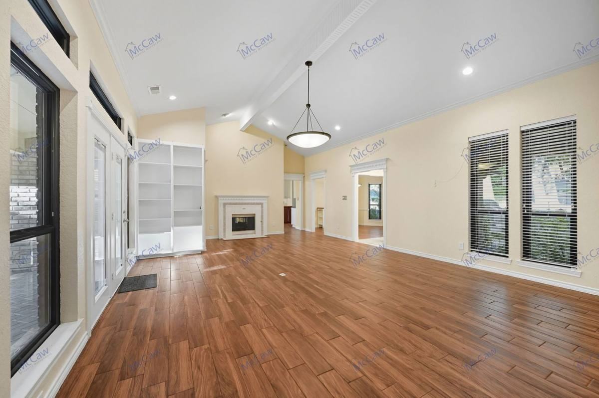 1520 Bellechase Dr - Photo 3 of 10