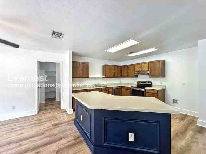 1401 Balsam Way - Photo 2 of 26