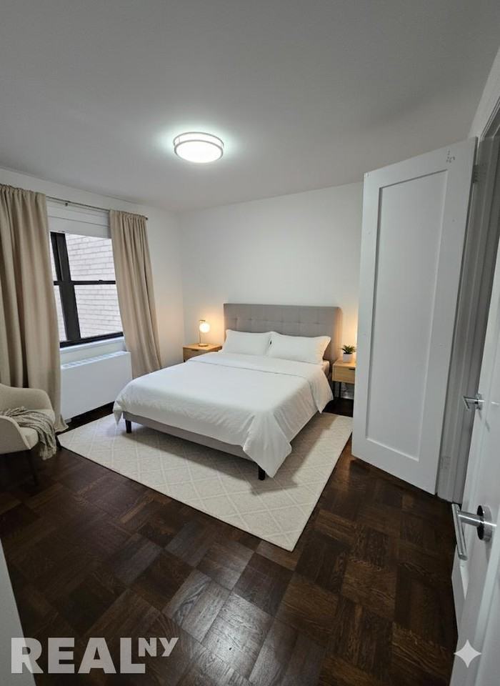 5th Ave #4C - Photo 4 of 8