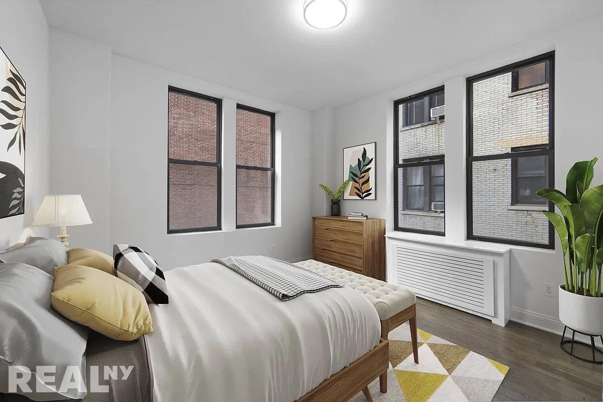 W 58th St #5C - Photo 3 of 5