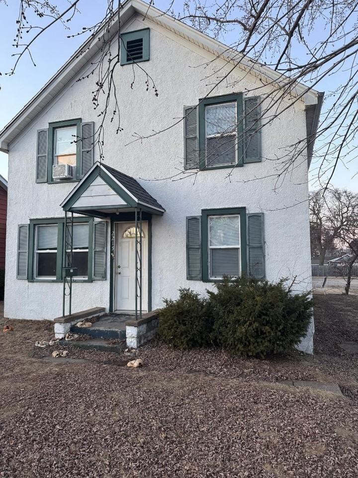 2215 La Crosse St - Photo 2 of 20