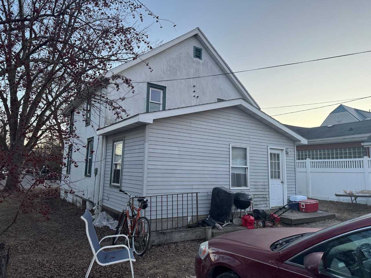 2215 La Crosse St - Photo 3 of 20