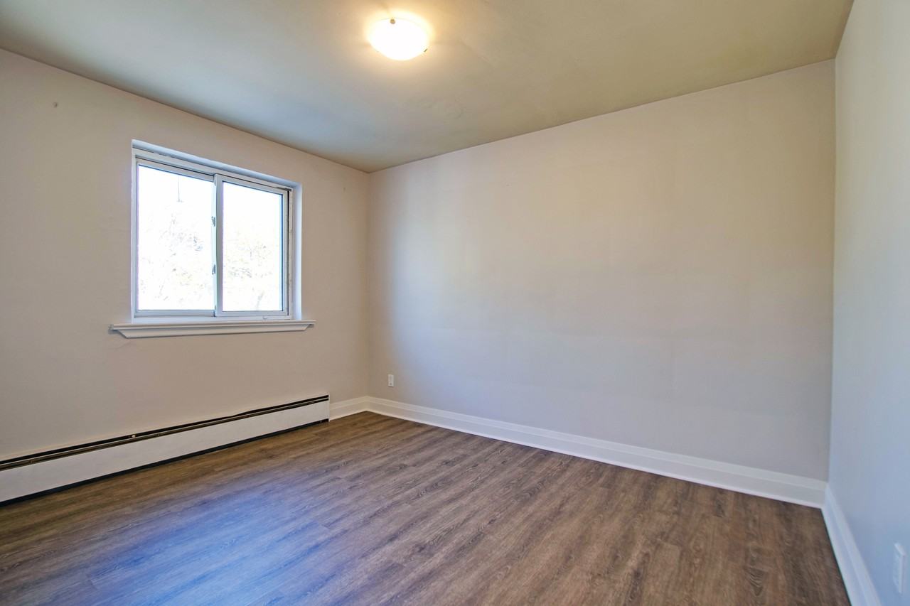 109 Craydon Road #10 - Photo 4 of 8