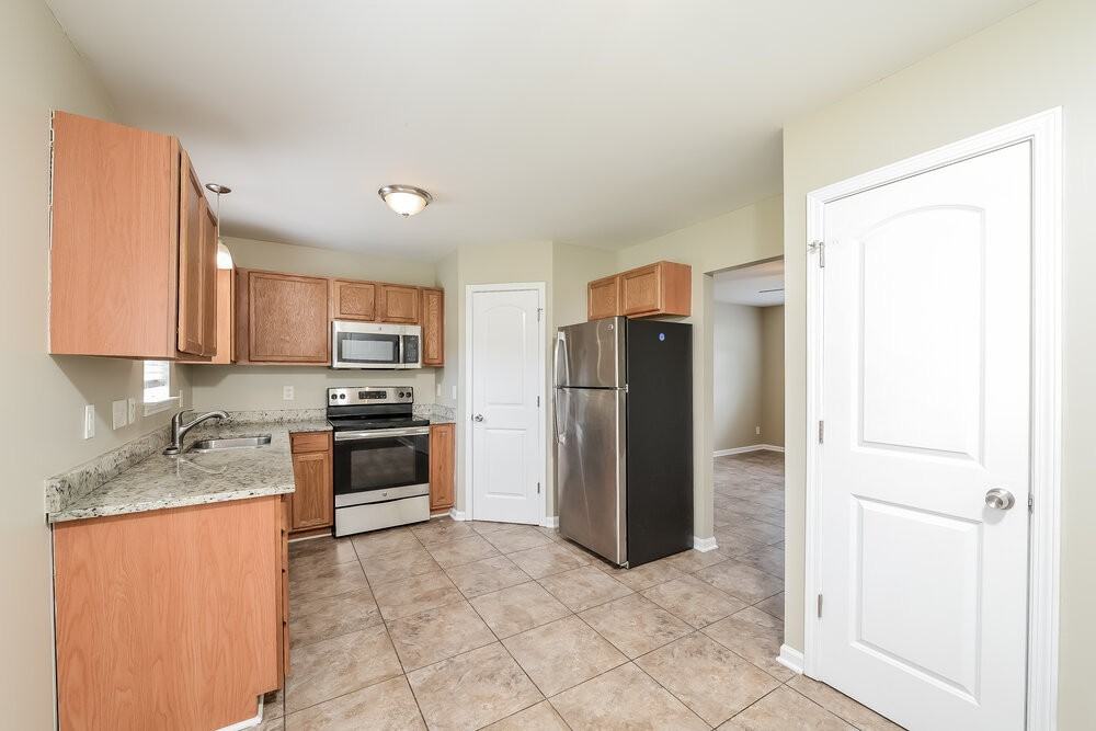 5624 Fairway Forest Dr - Photo 7 of 17