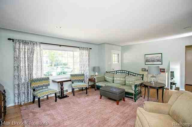 4163 Amherst Rd - Photo 4 of 34