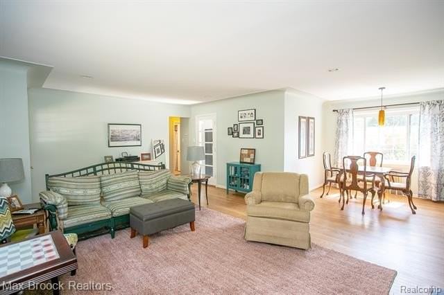 4163 Amherst Rd - Photo 6 of 34