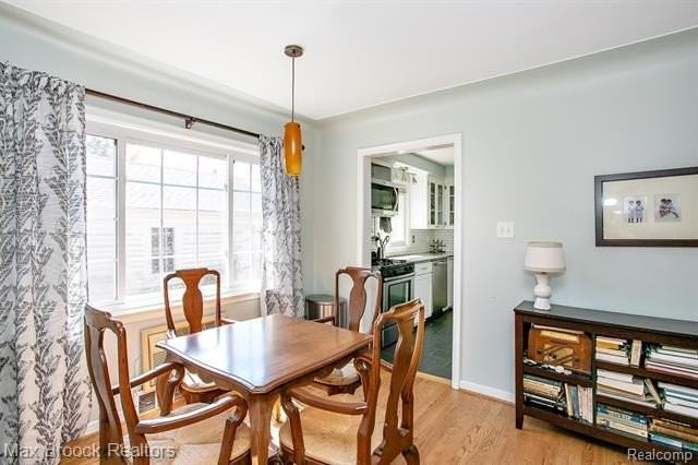 4163 Amherst Rd - Photo 7 of 34