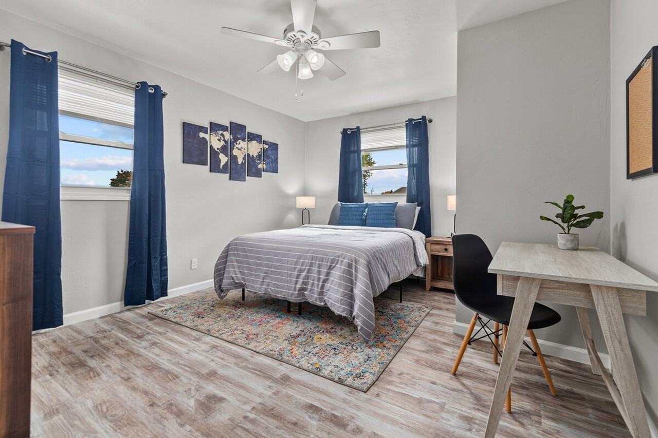 2713 N Locust St #1296545P - Photo 3 of 29