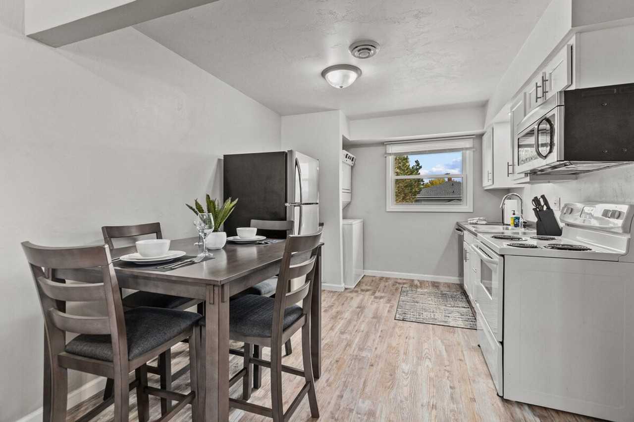 2713 N Locust St #1296545P - Photo 5 of 29