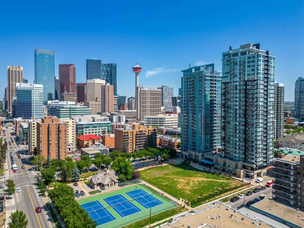 235 15 Ave Sw #1314495P - Photo 6 of 18